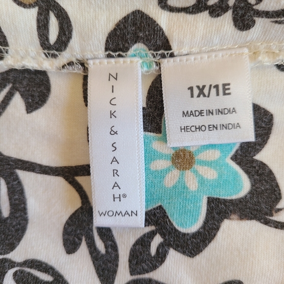 (406) Nick and Sarah Woman's Blouse, Size: 1X Color: White, Black, and Blue - Picture 14 of 16